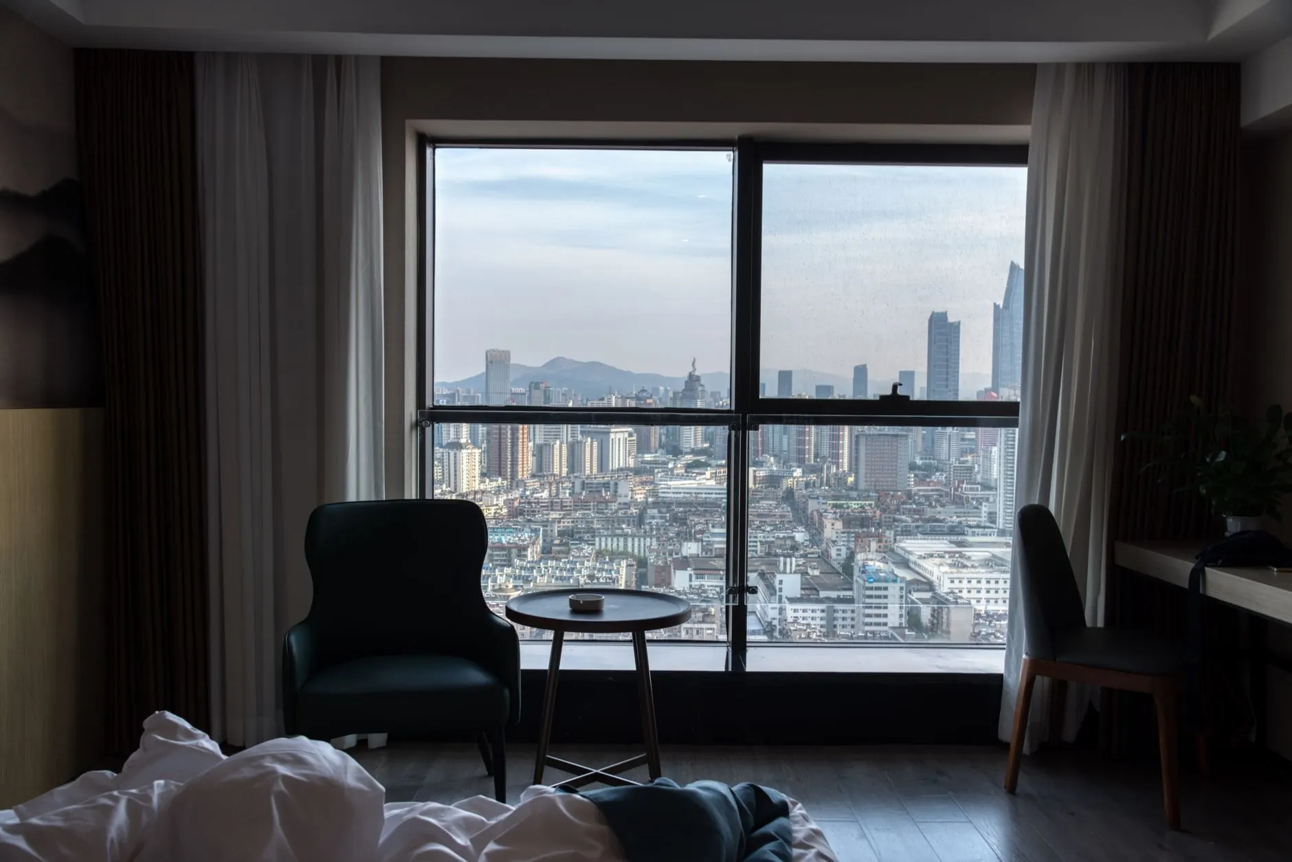 工业读码器与手持扫描器选型差异及产线适配要点解析封面图
